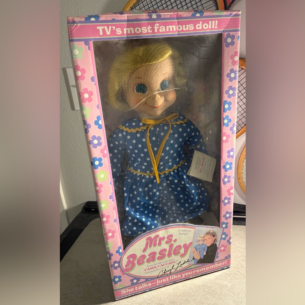 Mrs. Beasley 2000 version NIB